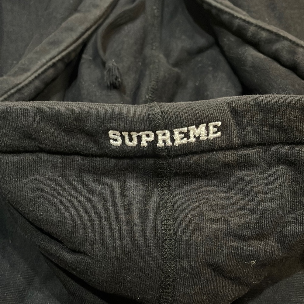 Supreme hoodie size M